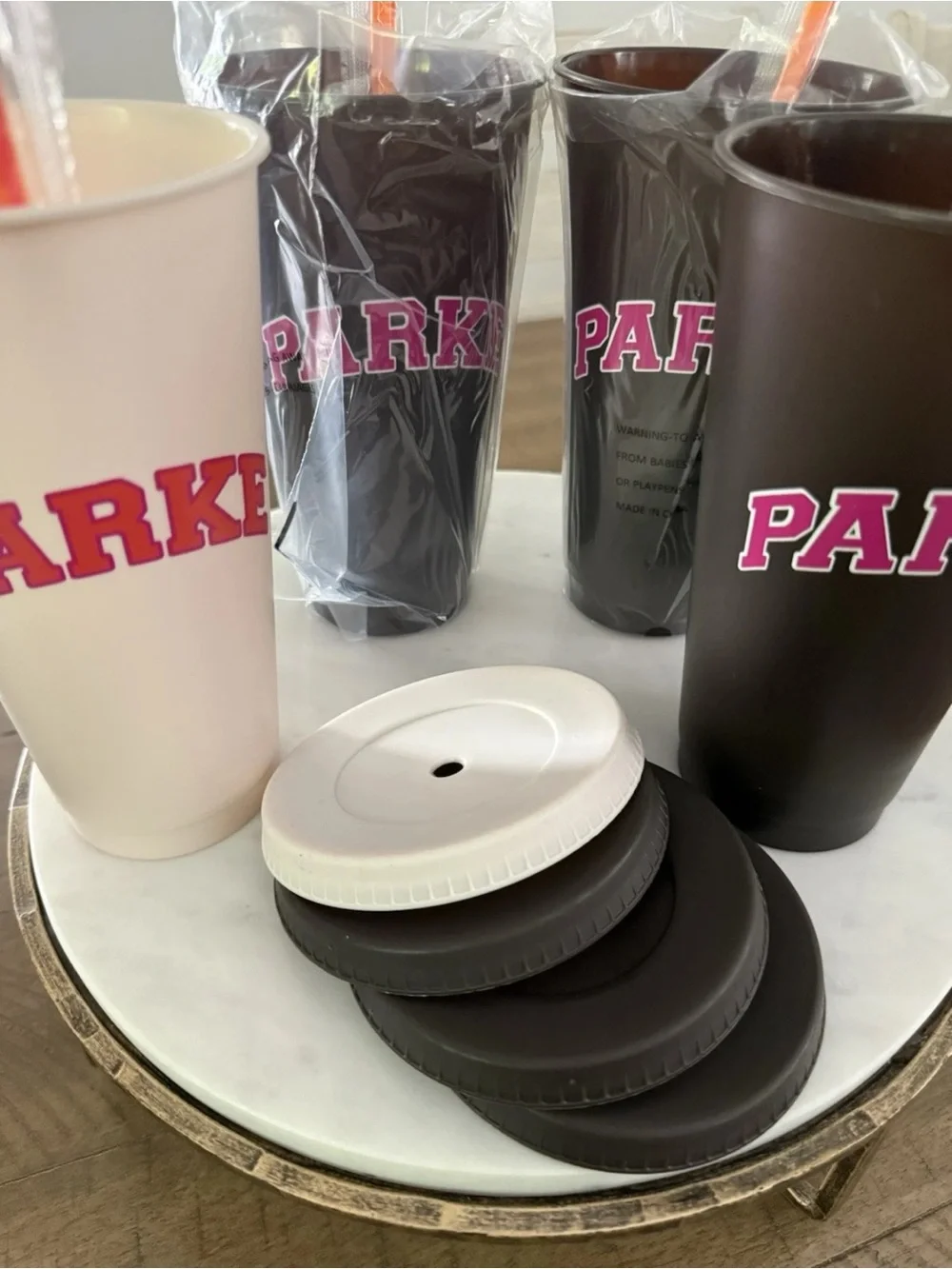 PARKE X DUNKIN DONUTS SET OF 4 CUPS WITH TOPS & STRAWS